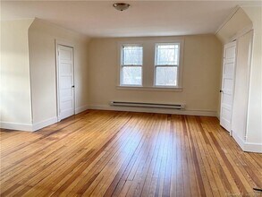 242 S Main St in Cheshire, CT - Building Photo - Building Photo