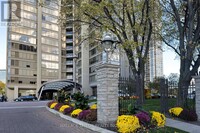 2045-2045 Lake Shore Blvd W in Toronto, ON - Building Photo - Building Photo