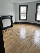 18 Crystal St in Worcester, MA - Building Photo - Building Photo