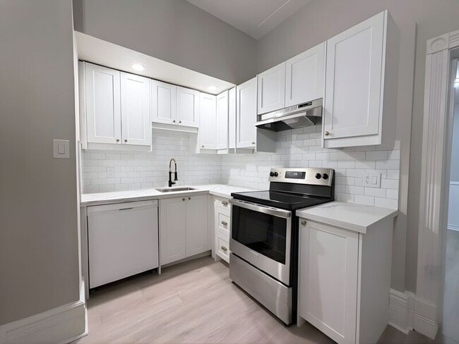 47 Ontario Ave in Hamilton, ON - Building Photo - Building Photo