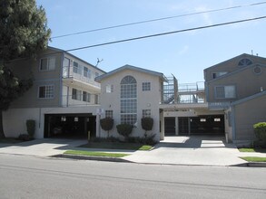 11982 in Hawthorne, CA - Foto de edificio - Building Photo