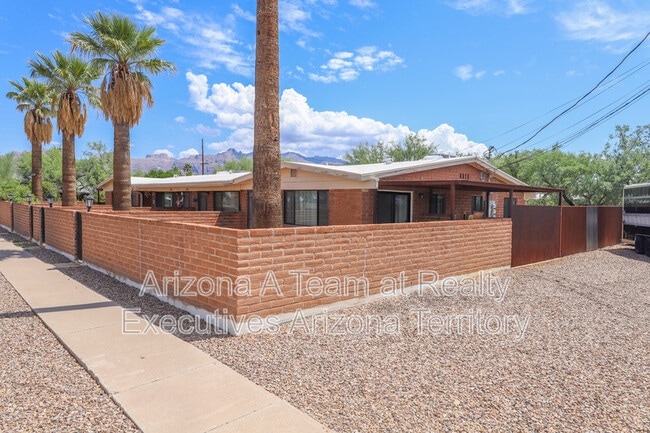 property at 3938-3938 N Park Ave
