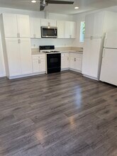 6756 Tyrone Ave in Van Nuys, CA - Building Photo - Building Photo