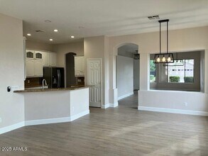 338 W Helena Dr in Phoenix, AZ - Building Photo - Building Photo