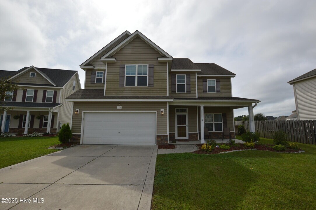 105 Long Pond Dr in Sneads Ferry, NC - Building Photo