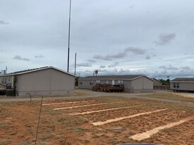 1080 E Hwy 85 in Dilley, TX - Building Photo