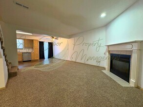 102 NE Sunshine St in Oak Grove, MO - Building Photo - Building Photo