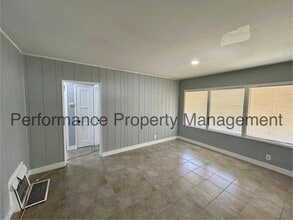 1020 R St in Bakersfield, CA - Building Photo - Building Photo