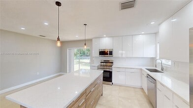 3354 NW 181st St in Miami Gardens, FL - Building Photo - Building Photo