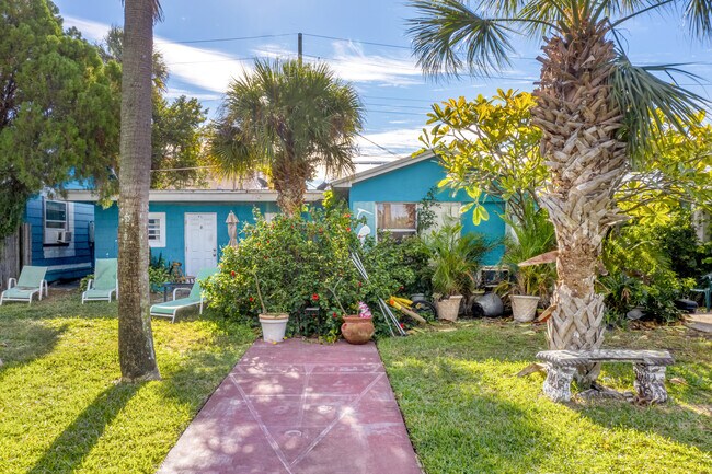 524 Corey Ave in St. Petersburg, FL - Building Photo - Building Photo