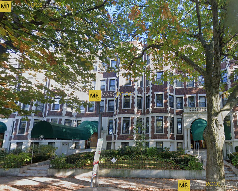 382 Riverway, Unit 1 in Boston, MA - Foto de edificio