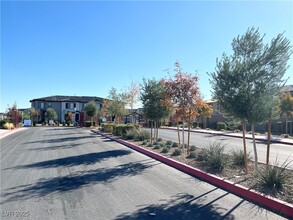 7368 N Decatur Blvd in Las Vegas, NV - Building Photo - Building Photo