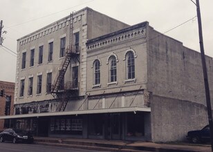 201-205 E Chambers St in Cleburne, TX - Building Photo - Building Photo