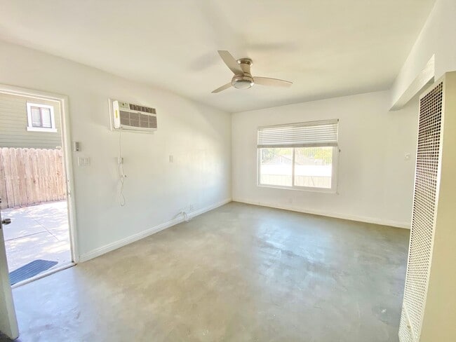 2727 Phelps Ave in Los Angeles, CA - Building Photo - Building Photo