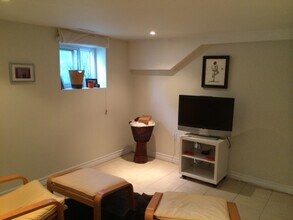 2A Tiverton Av in Toronto, ON - Building Photo - Building Photo