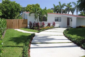 1420 Biarritz Dr in Miami Beach, FL - Building Photo - Building Photo