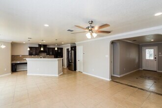 13422 Solar Crest in San Antonio, TX - Building Photo - Building Photo