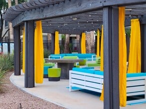 Sky at P83 in Peoria, AZ - Foto de edificio - Building Photo