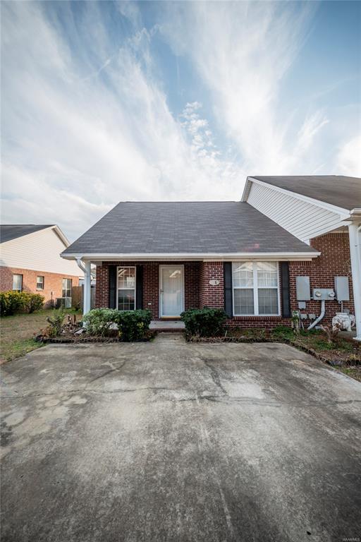 325 James Dr in Millbrook, AL - Foto de edificio - Building Photo