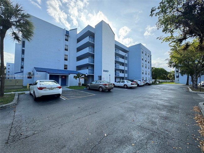 9440 Fontainebleau Blvd in Miami, FL - Building Photo - Building Photo