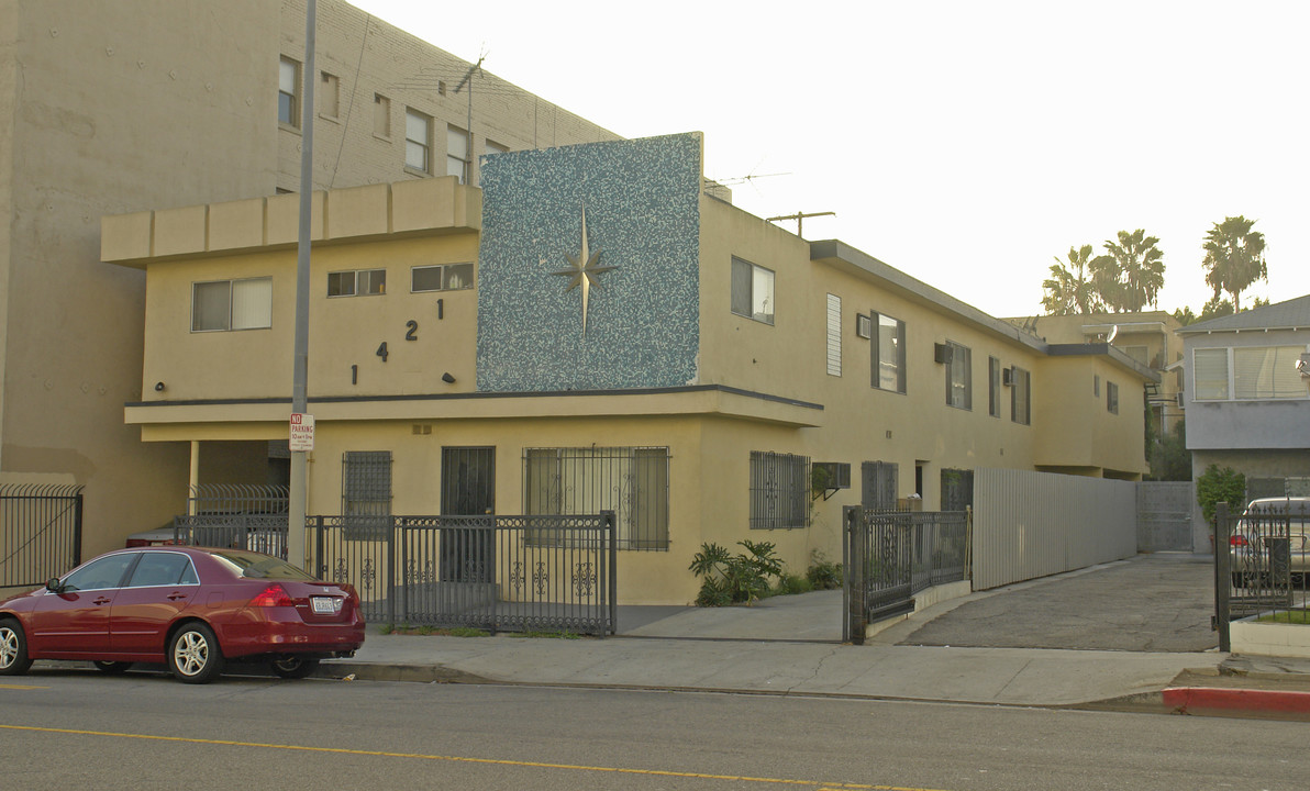 1421 NE Bronson Ave in Los Angeles, CA - Building Photo