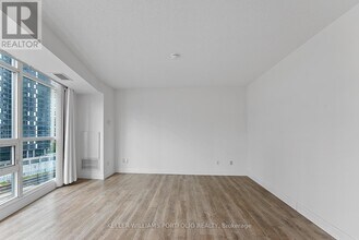 18 Yonge St in Toronto, ON - Building Photo - Building Photo