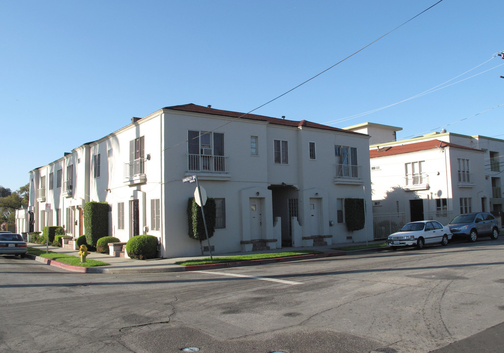 5102 Romaine St in Los Angeles, CA - Building Photo