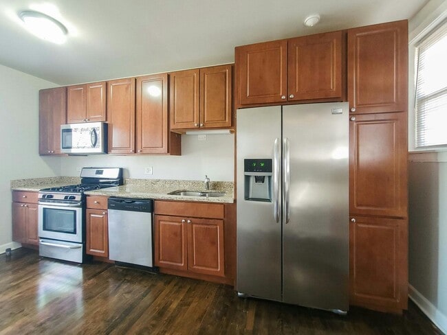property at 5077 N Wolcott Ave