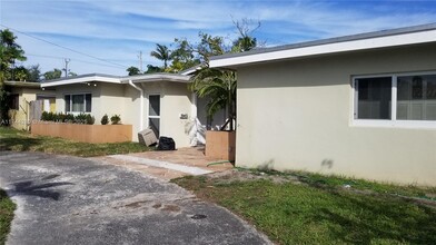 20415 Highland Lakes Blvd in Miami, FL - Building Photo - Building Photo