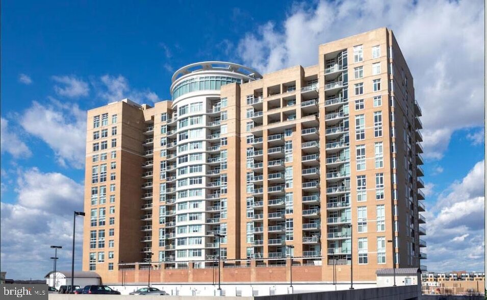 5750 Bou Ave, Unit 805 in Rockville, MD - Foto de edificio