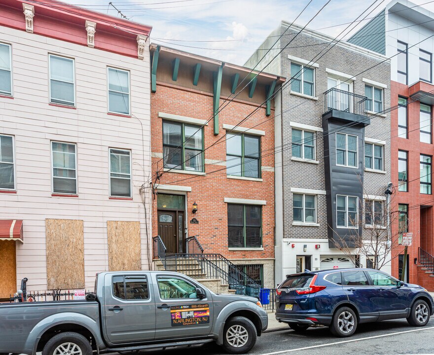 125 Monroe St in Hoboken, NJ - Foto de edificio