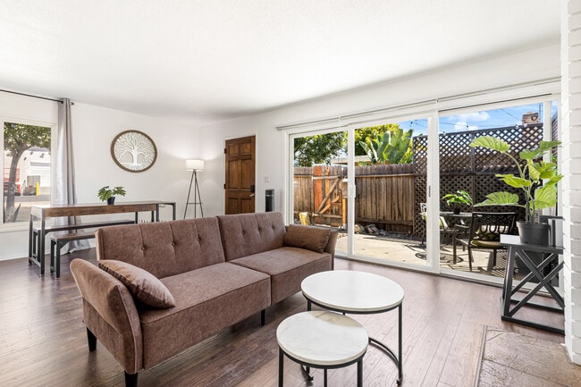 790 N Shattuck Pl, Unit 790