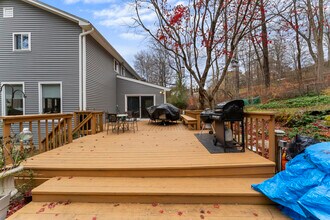 8 Glenview Dr in Sherman, CT - Building Photo - Building Photo