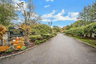 2102 Martingale Dr in Carmel, NY - Building Photo