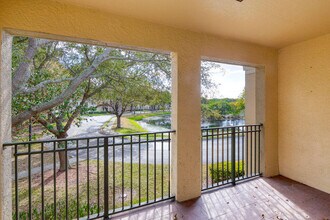 2400 Centergate Dr in Miramar, FL - Building Photo - Building Photo