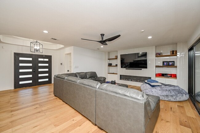 property at 25602 Yellow Pine Ln