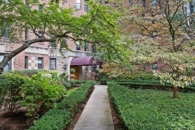 300 Main St in White Plains, NY - Building Photo - Building Photo