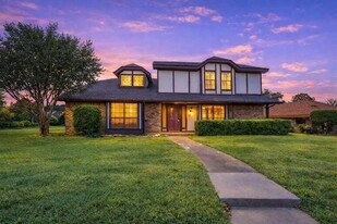 4 Hickory Hills Blvd in Hickory Creek, TX - Building Photo