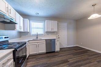 Cape Fear Townhomes in Fayetteville, NC - Foto de edificio - Building Photo