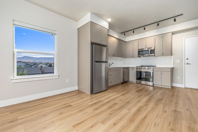 Luka Apartments