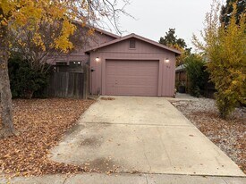 615 Oriole Ave in Davis, CA - Building Photo