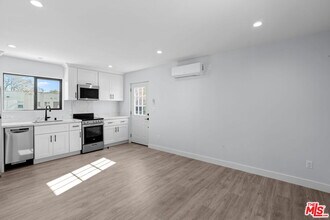 1518 1/2 Stearns Dr in Los Angeles, CA - Building Photo - Building Photo