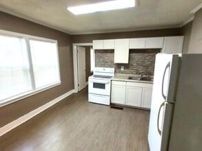 664 Headland Ave in Dothan, AL - Building Photo - Building Photo