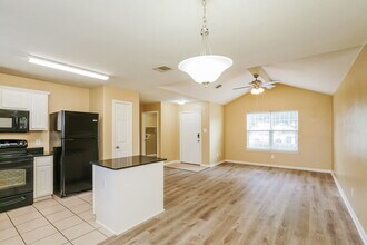 4002 Hollow Cove Ln in Richmond, TX - Foto de edificio - Building Photo