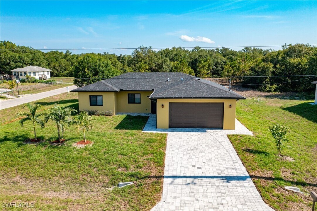 3101 E 18th St in Lehigh Acres, FL - Building Photo