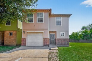 4967 S Cancun in Houston, TX - Building Photo
