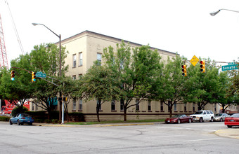 Senate Manor Apartments in Indianapolis, IN - Building Photo - Building Photo