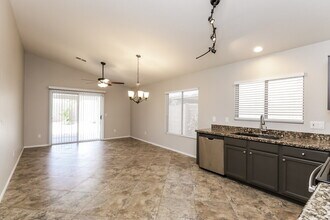 31318 N Shale Dr, Unit 2806 in San Tan Valley, AZ - Building Photo - Building Photo