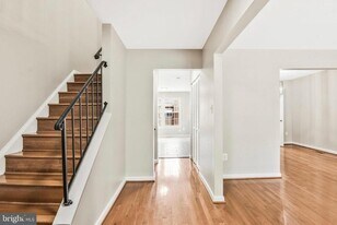 10257 Friendship Ct in Fairfax, VA - Building Photo