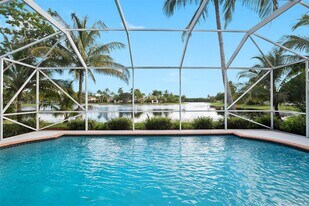 646 Heritage Dr in Weston, FL - Building Photo